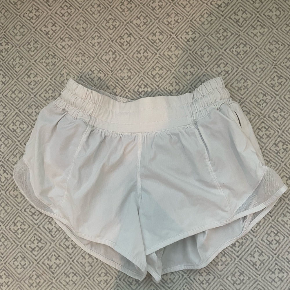 Lululemon hotty hot 2.5 inch low rise shorts size 2